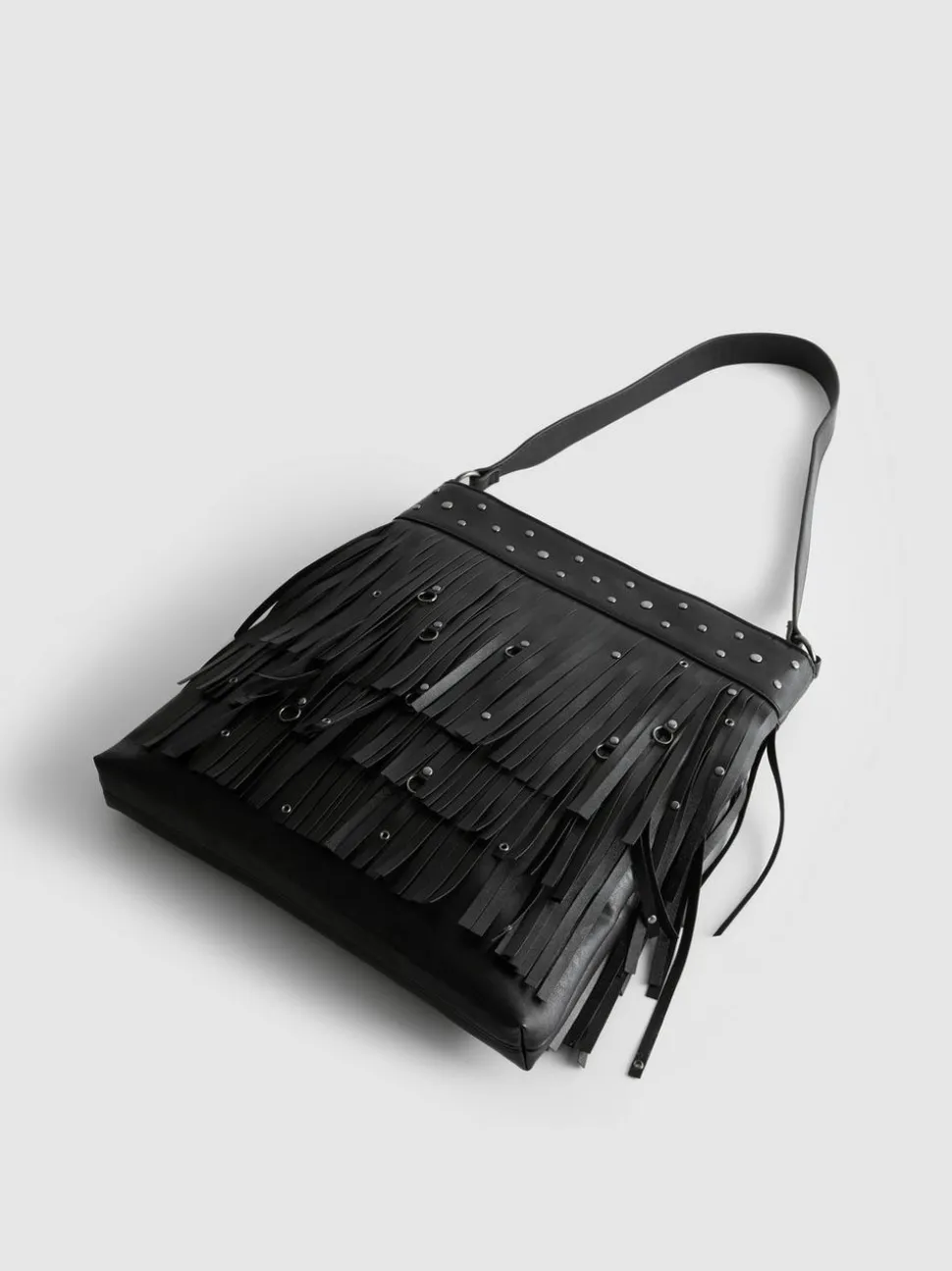 Schultertasche mit Fransen
