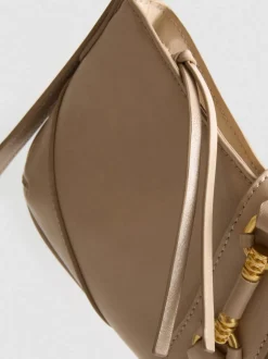 Schultertasche mit Metalldetail