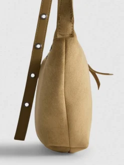 Schultertasche mit Nieten