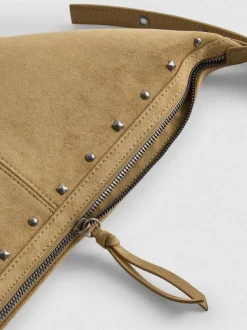 Schultertasche mit Nieten