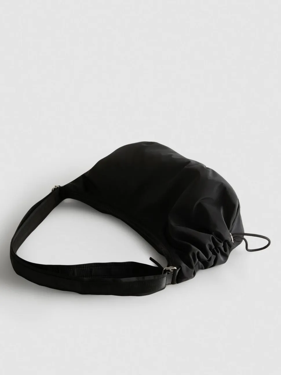 Schultertasche mit Raffung