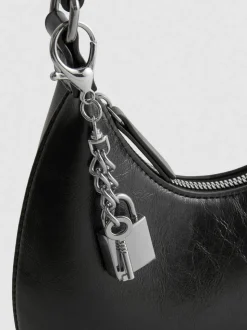 Schultertasche mit Schlossanhänger