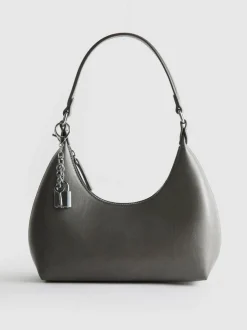 Schultertasche mit Schlossanhänger