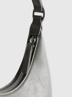 Schultertasche mit Schlossanhänger