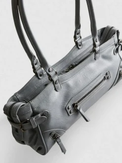 Schultertasche mit Zierschnallen