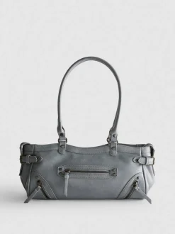 Schultertasche mit Zierschnallen