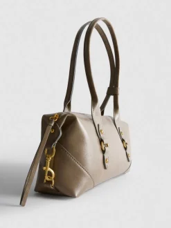Schultertasche mit Zierschnallen