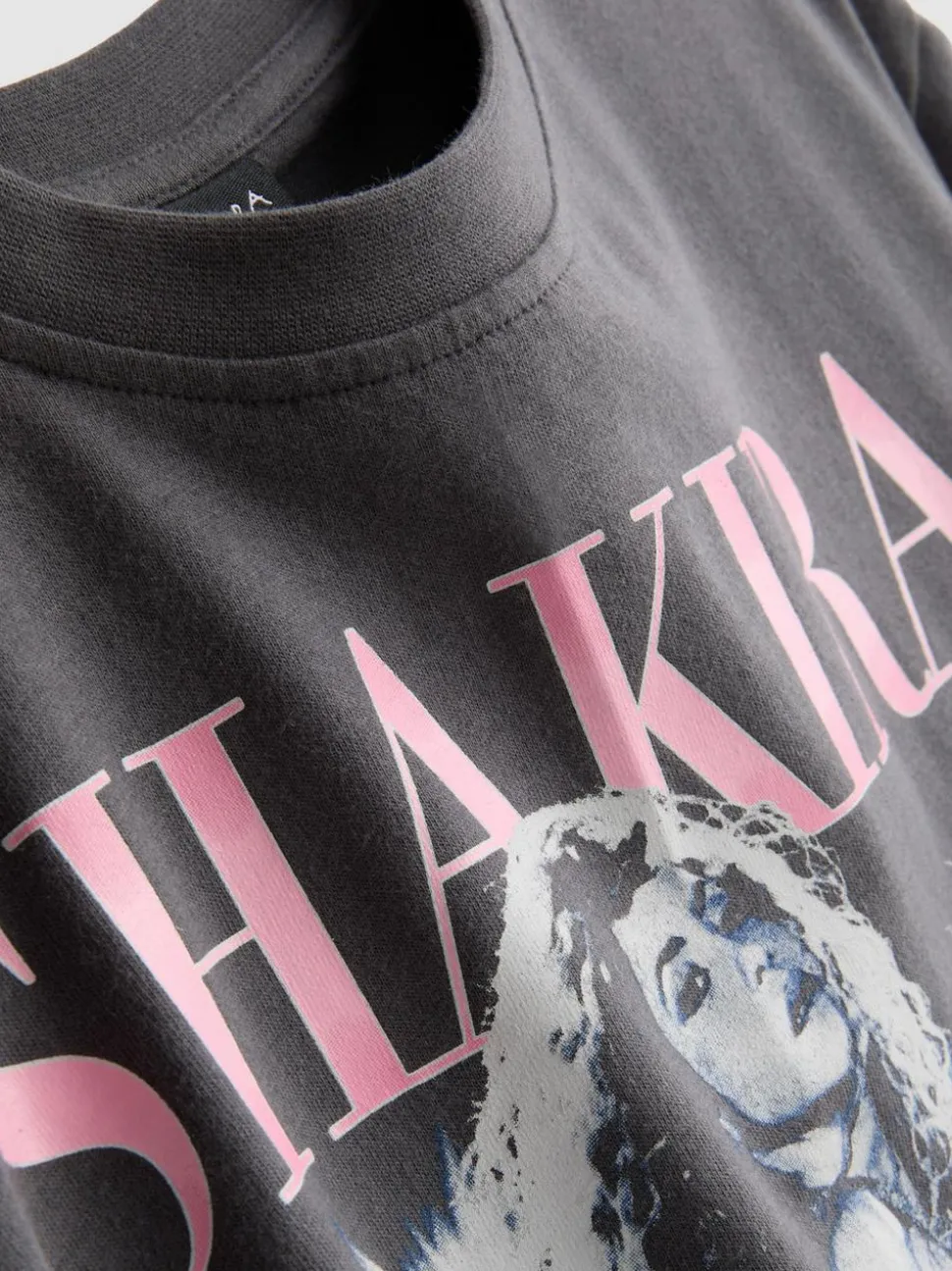 „Shakira“ T-Shirt aus reiner Baumwolle mit Grafik