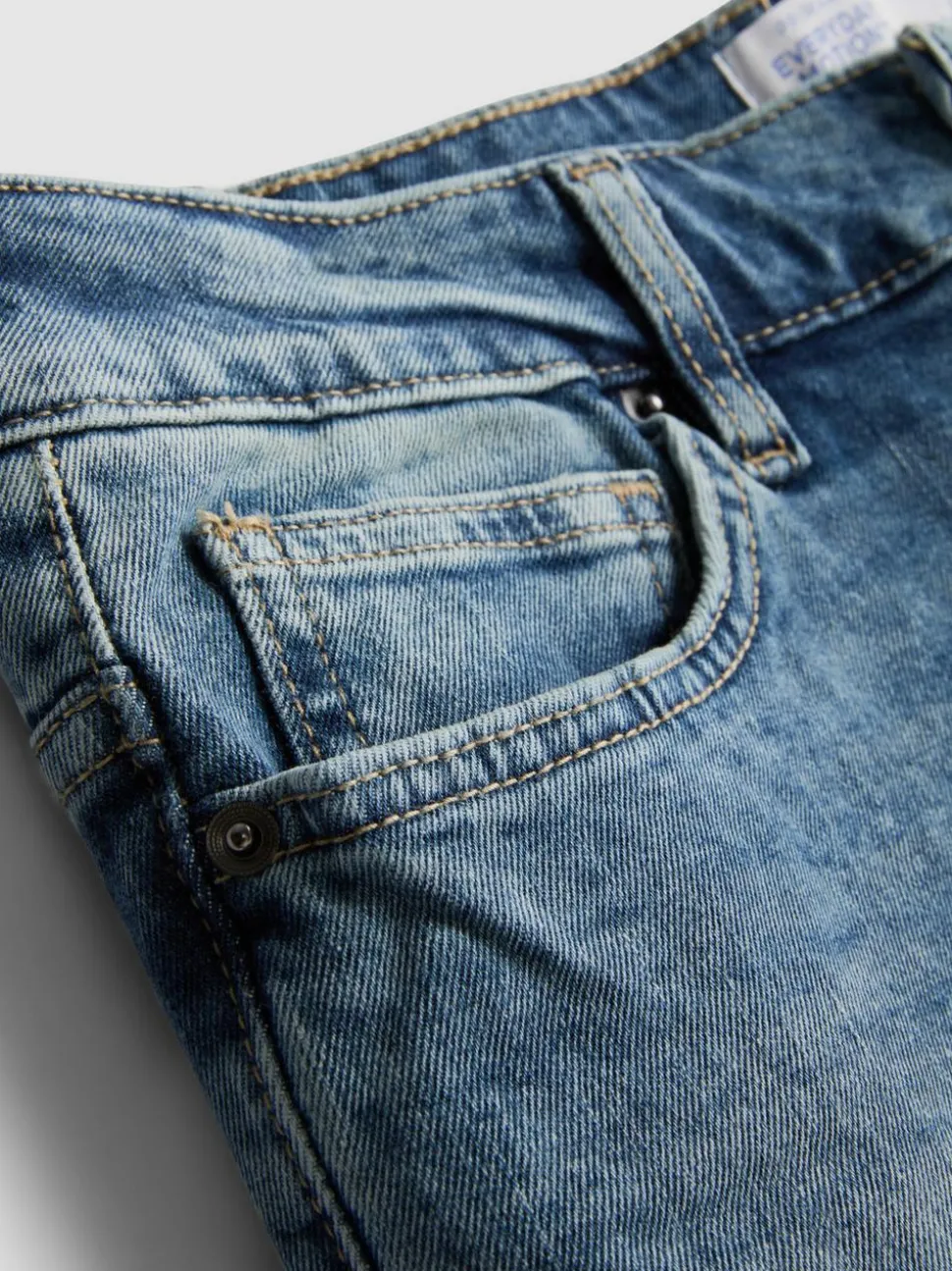 Slim-Fit-Jeans mit mittlerer Leibhöhe