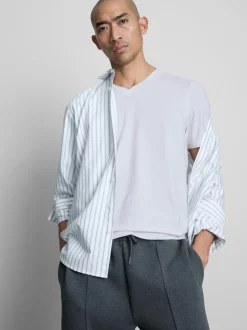 Slim-Fit-T-Shirt mit V-Ausschnitt und Stretchanteil