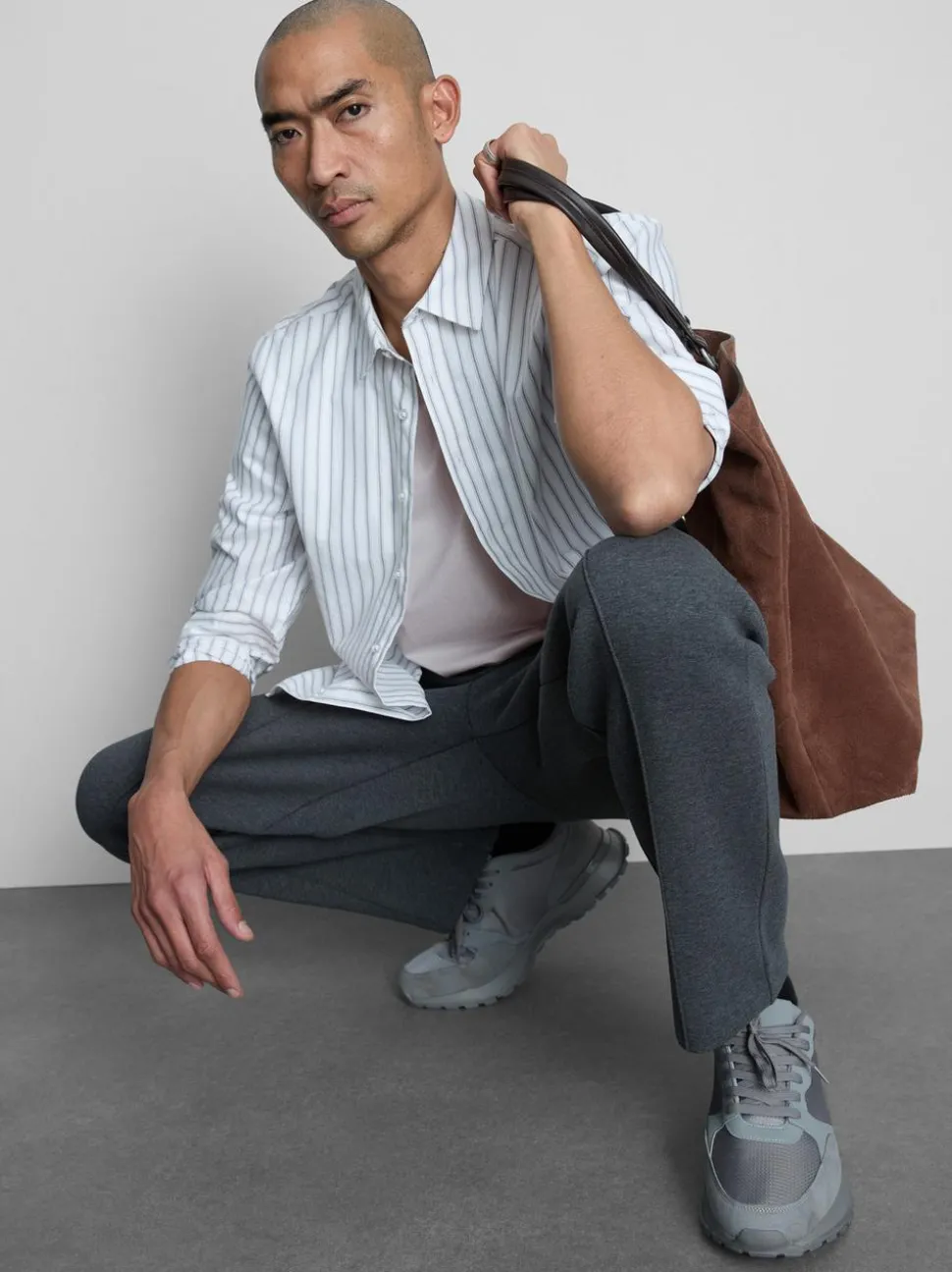 Slim-Fit-T-Shirt mit V-Ausschnitt und Stretchanteil
