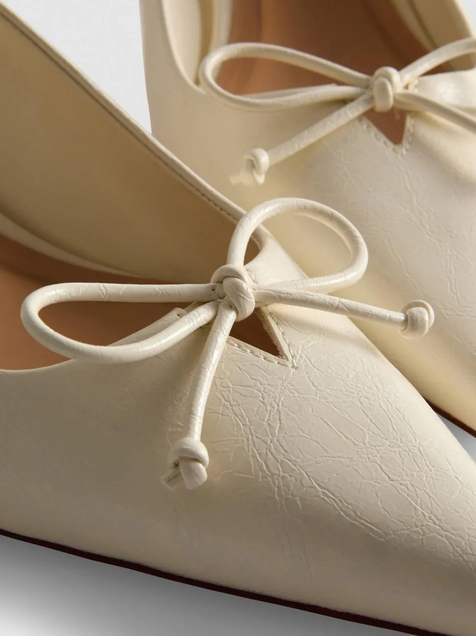 Slingback-Pumps mit Zierschleife