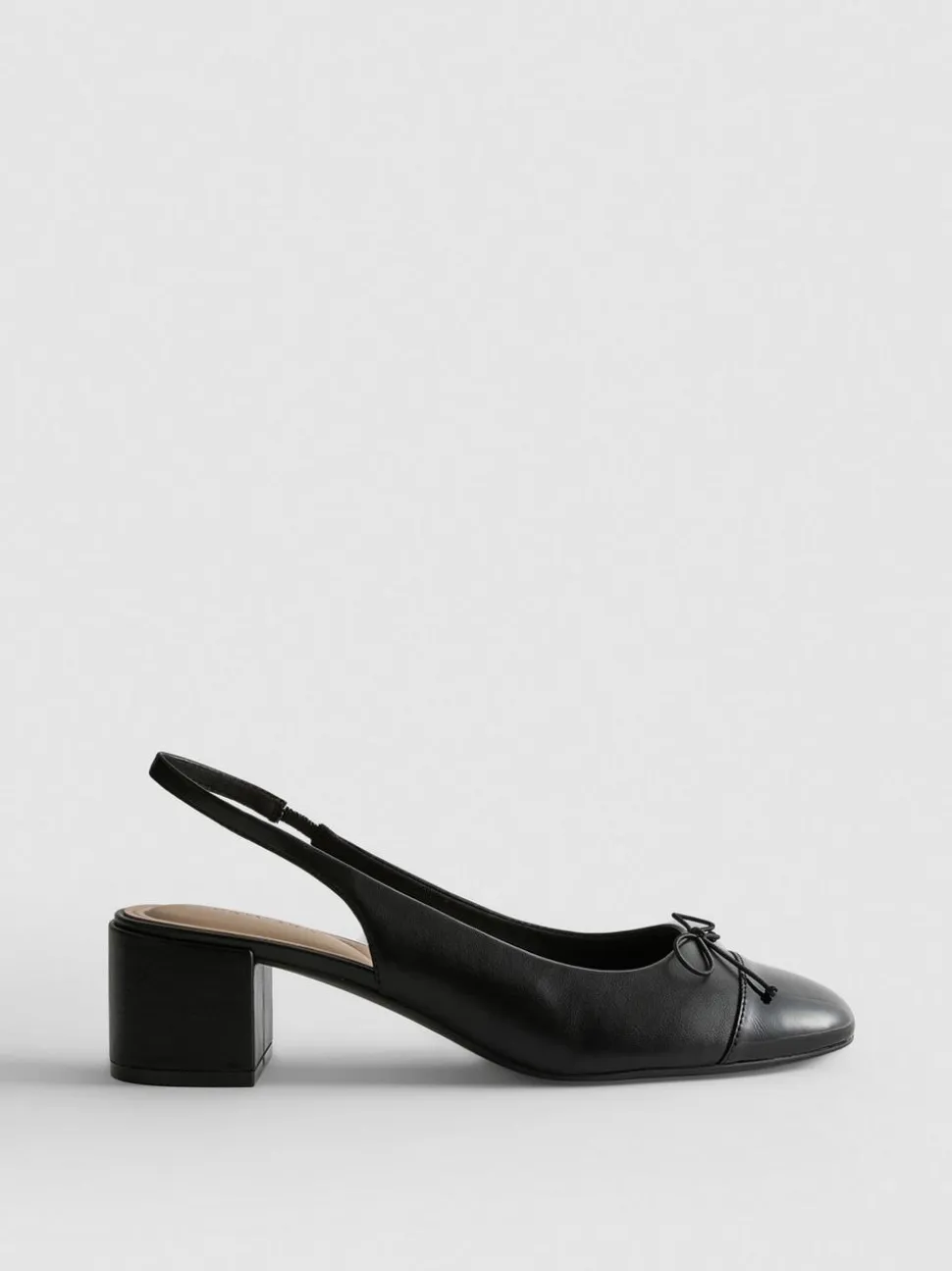 Slingbacks mit Blockabsatz und Zehenkappe