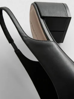 Slingbacks mit Blockabsatz und Zehenkappe