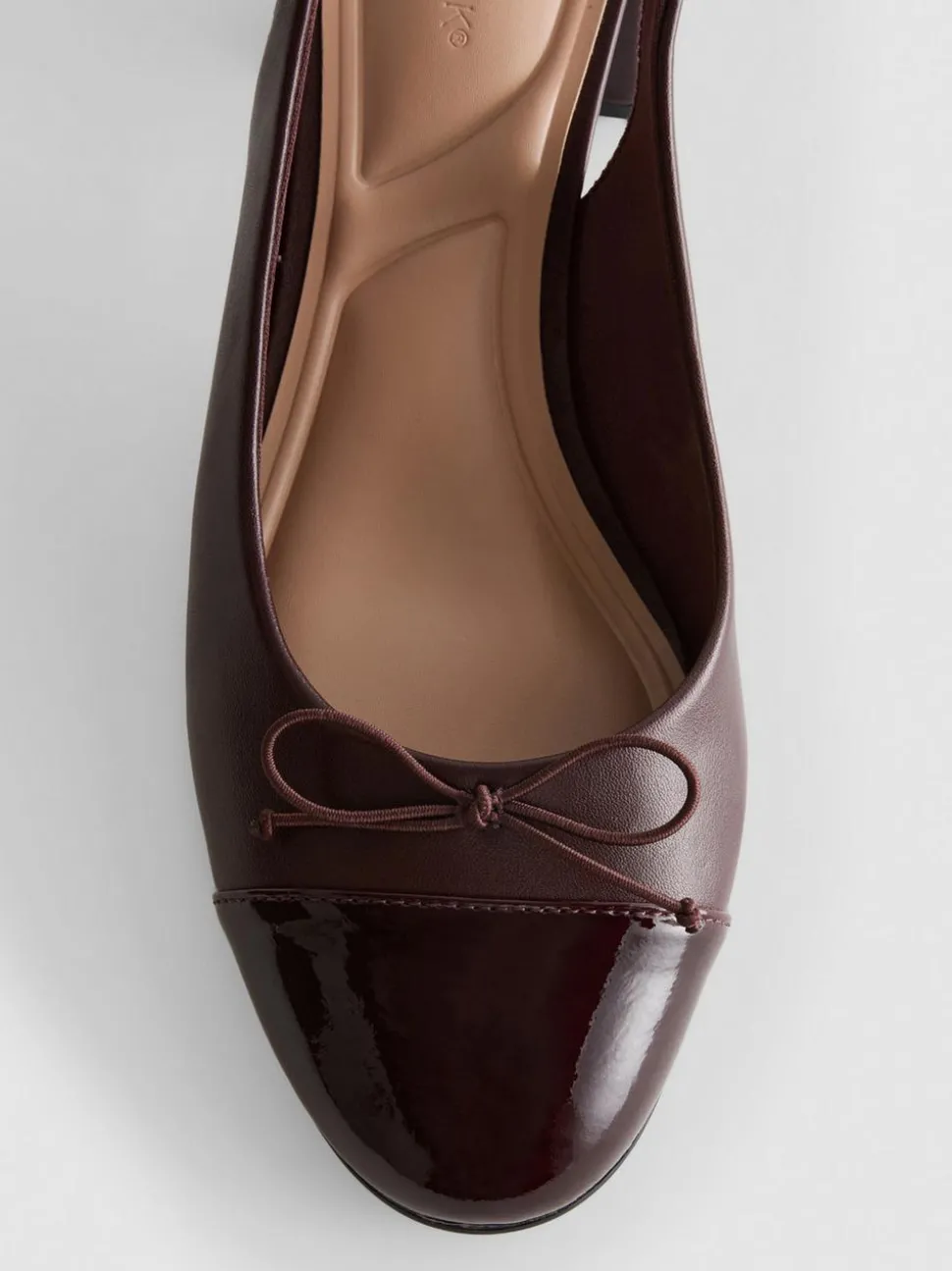 Slingbacks mit Blockabsatz und Zehenkappe