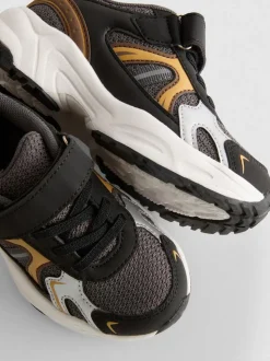 Sneaker mit dicker Sohle