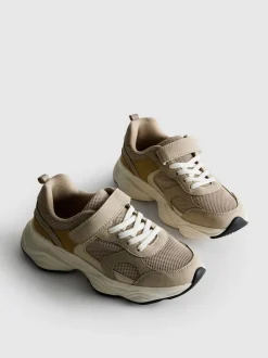 Sneaker mit dicker Sohle