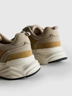Sneaker mit dicker Sohle