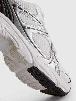 Sneaker mit dicker Sohle