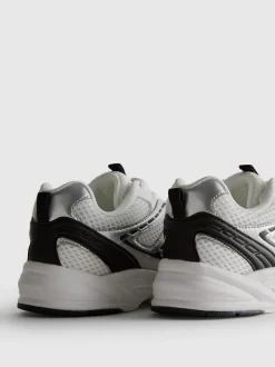 Sneaker mit dicker Sohle