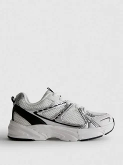 Sneaker mit dicker Sohle