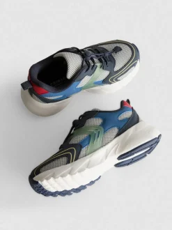 Sneaker mit dicker Sohle