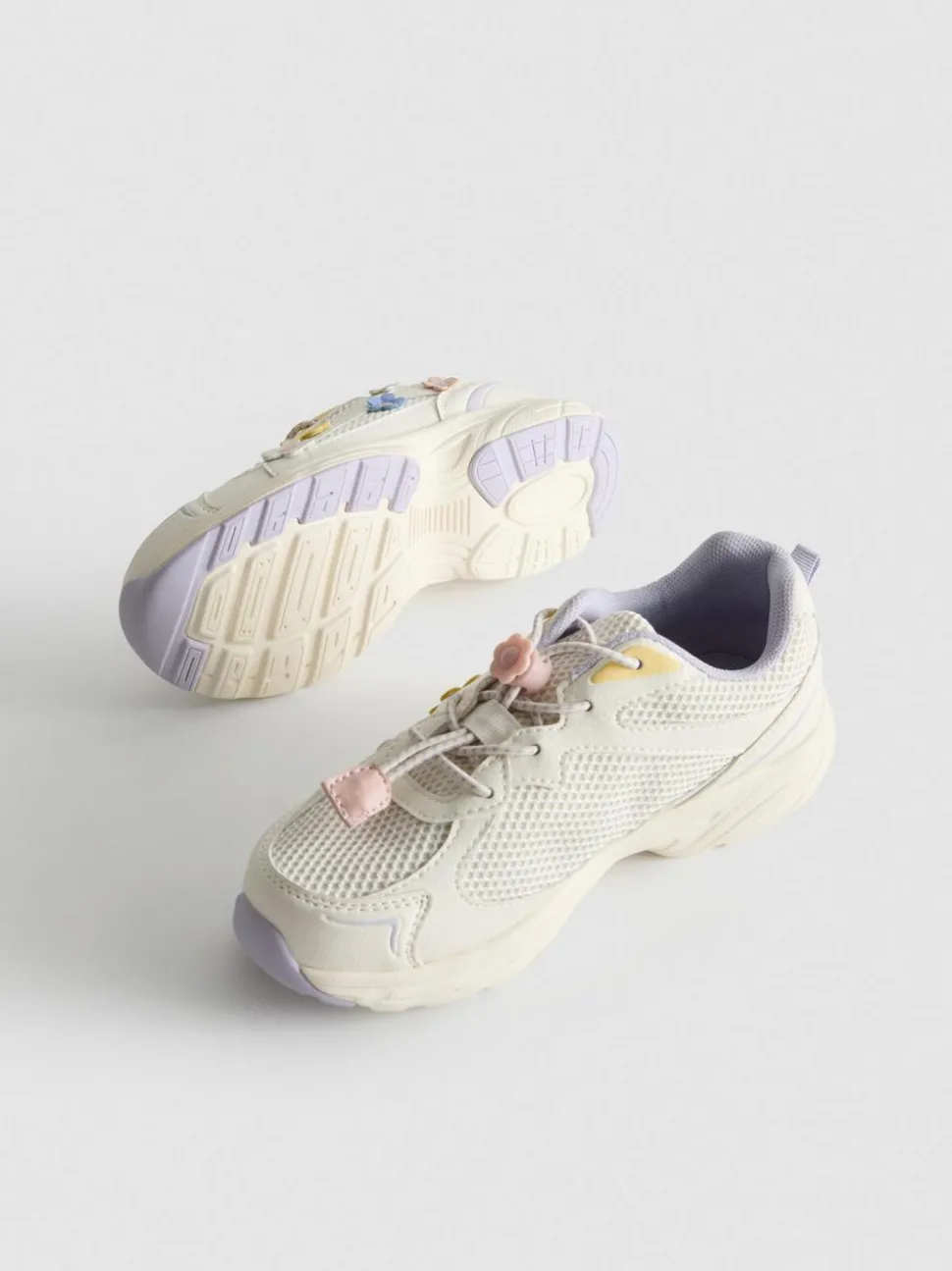 Sneaker mit dicker Sohle und Blumenmuster