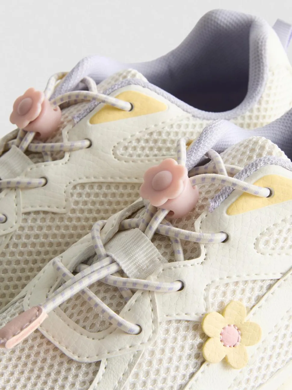 Sneaker mit dicker Sohle und Blumenmuster