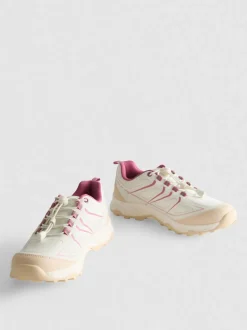 Sneaker mit dicker Sohle und Knebelverschluss