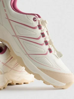 Sneaker mit dicker Sohle und Knebelverschluss