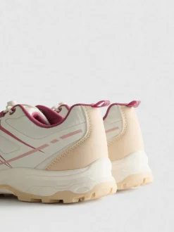 Sneaker mit dicker Sohle und Knebelverschluss