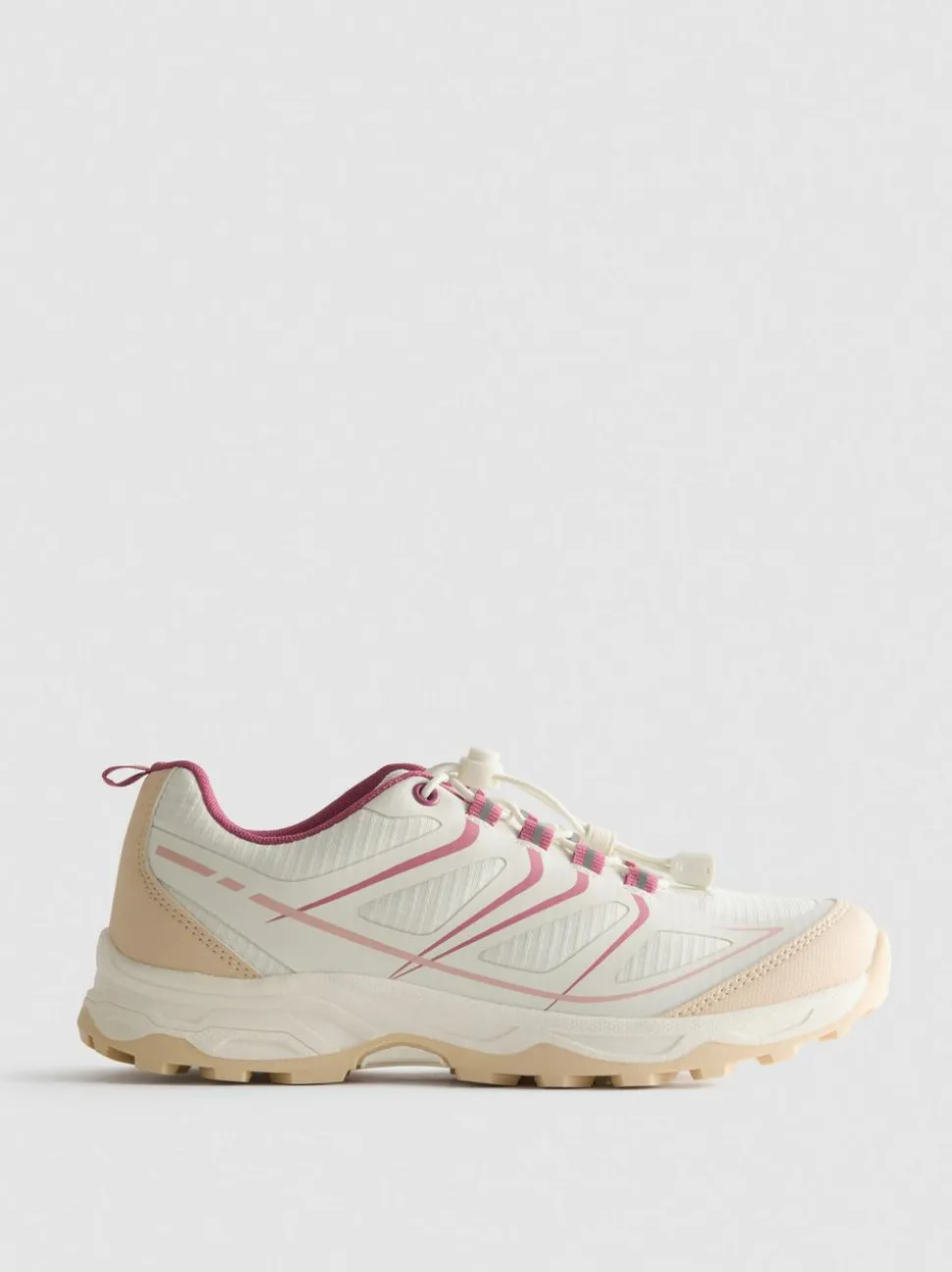 Sneaker mit dicker Sohle und Knebelverschluss