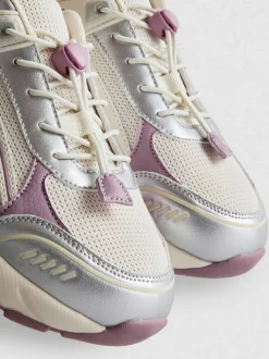 Sneaker mit dicker Sohle und Knebelverschluss