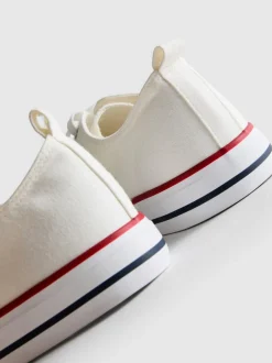 Sneakers aus Canvas mit Schnürung