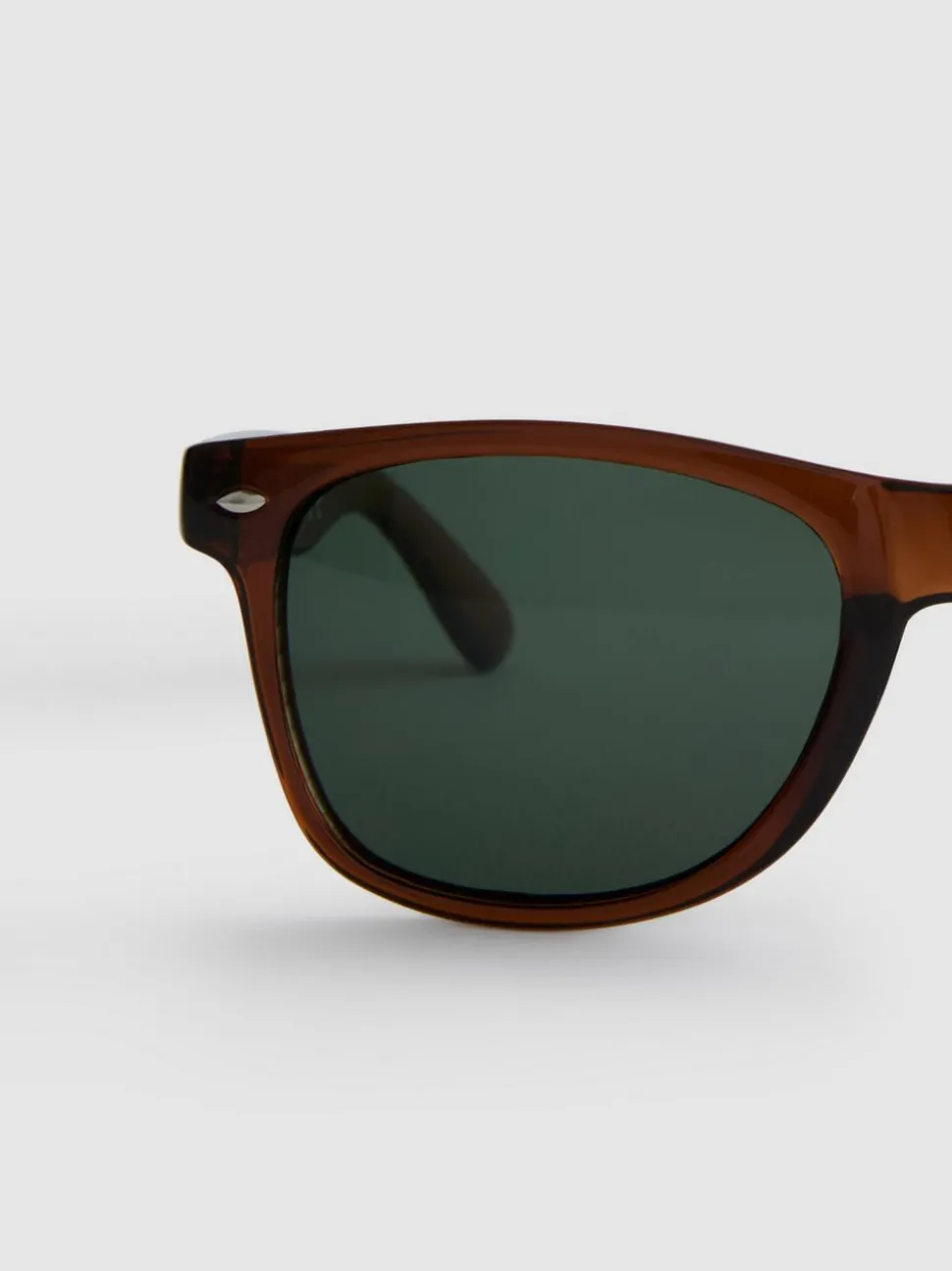 Sonnenbrille mit rechteckigen Gläsern