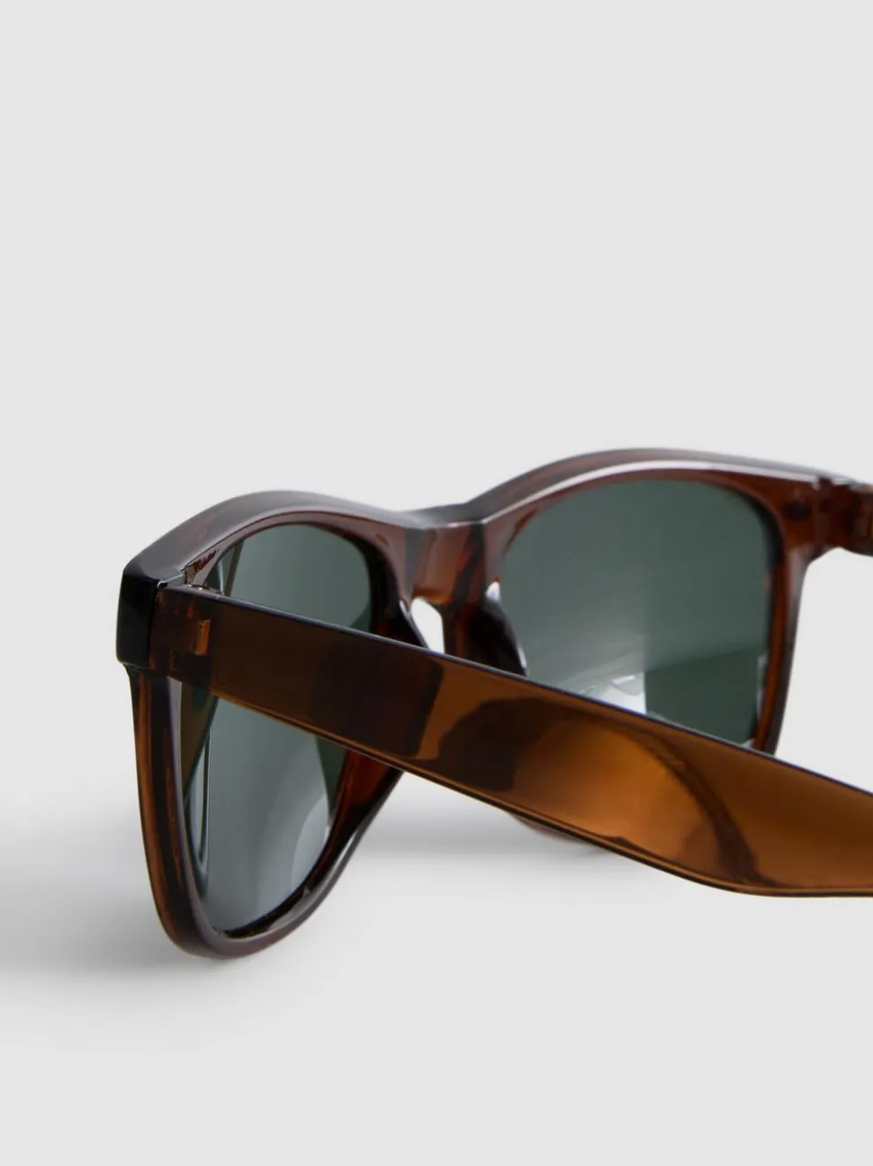 Sonnenbrille mit rechteckigen Gläsern