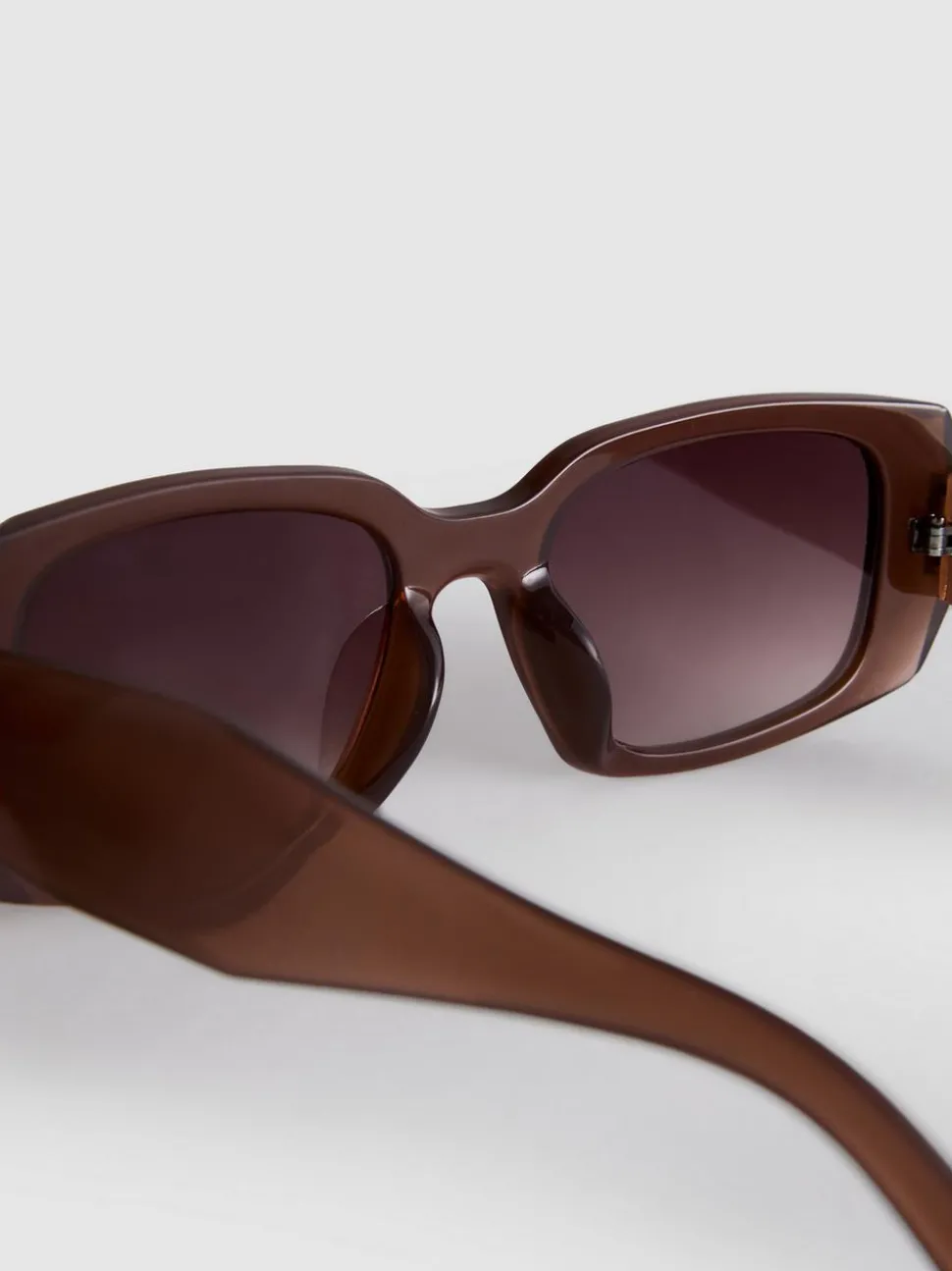 Sonnenbrille mit rechteckigen Gläsern