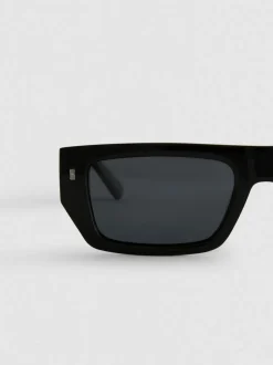 Sonnenbrille mit schmalen, rechteckigen Gläsern