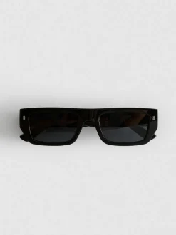 Sonnenbrille mit schmalen, rechteckigen Gläsern
