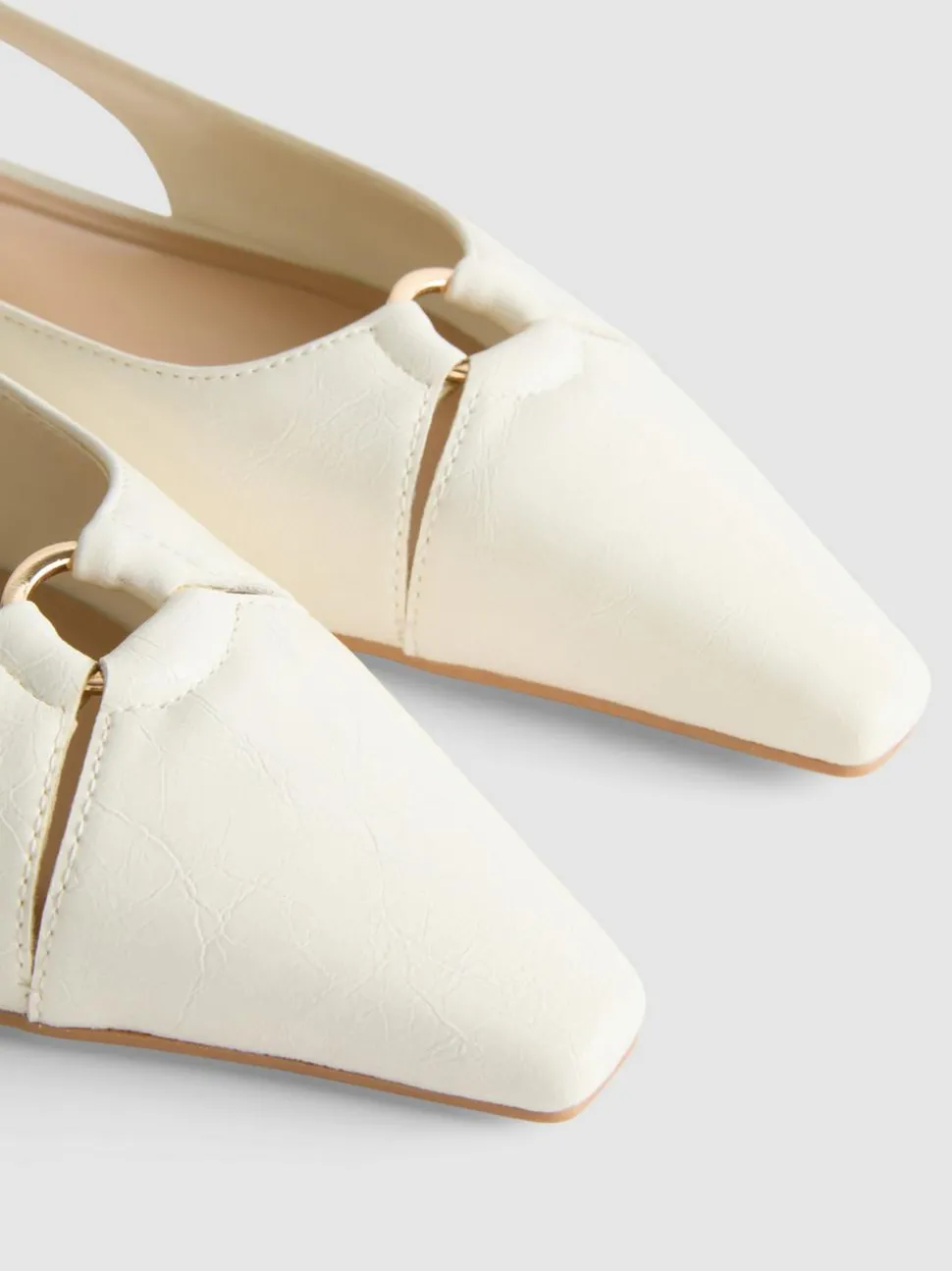 Spitze, flache Slingbacks