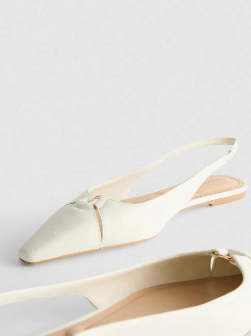 Spitze, flache Slingbacks