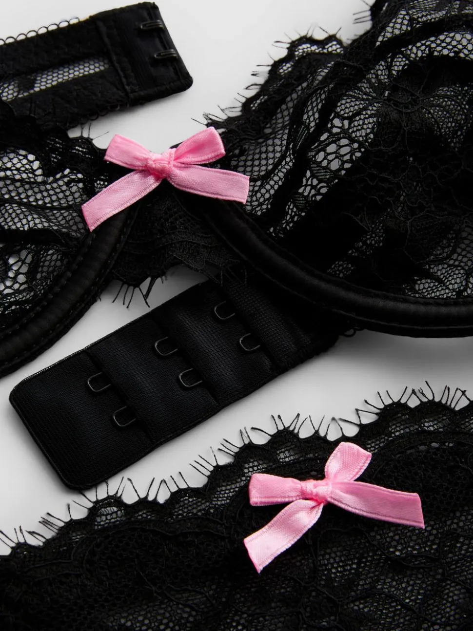 Spitzen-Dessous-Set mit Bügel