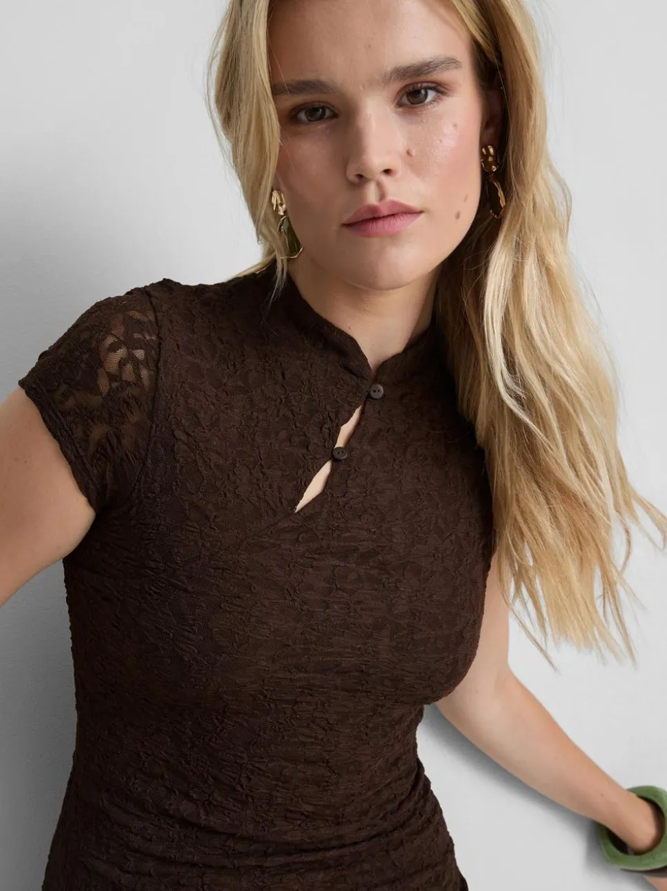 Spitzen-Minikleid mit Stehkragen