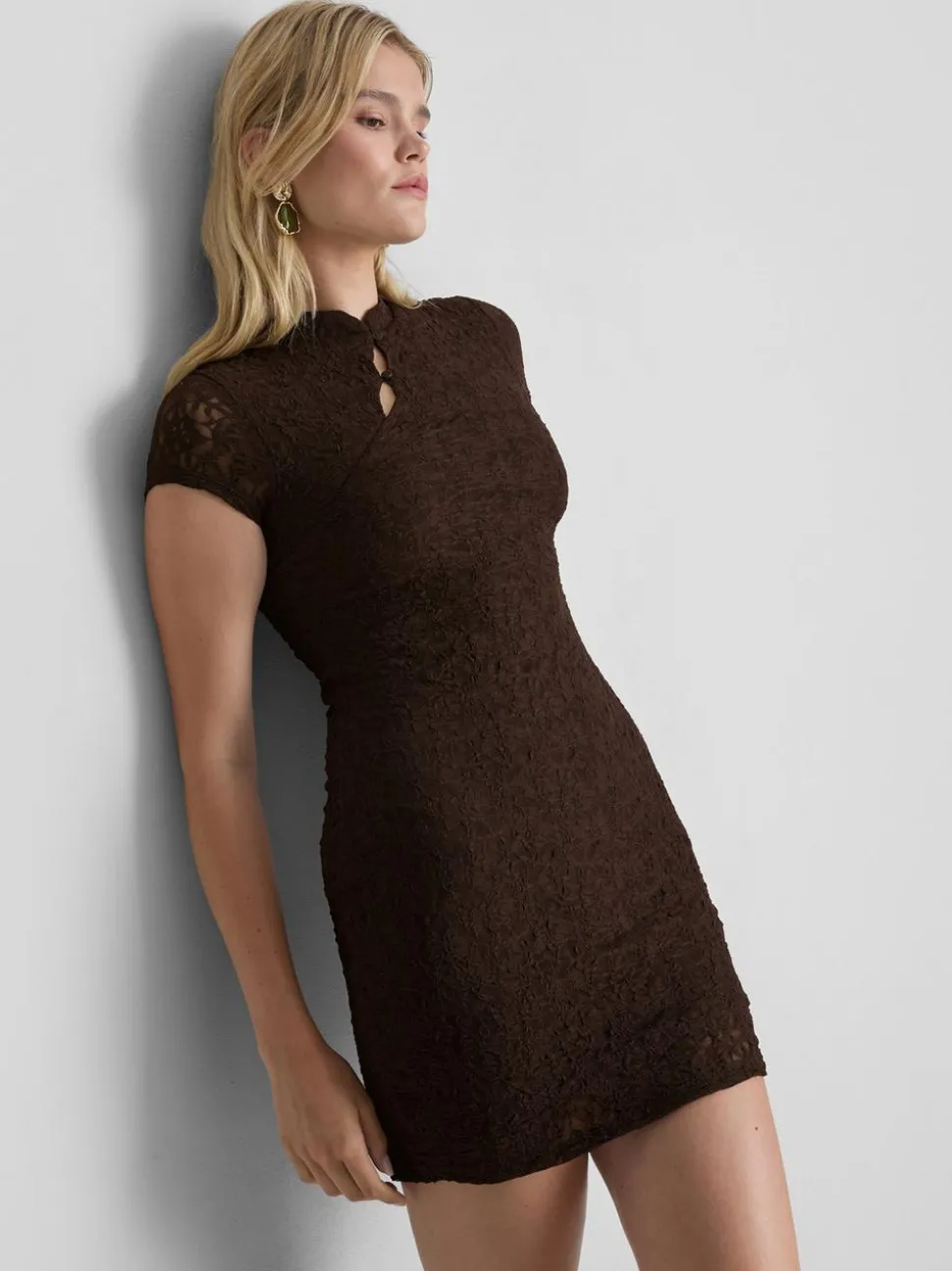 Spitzen-Minikleid mit Stehkragen