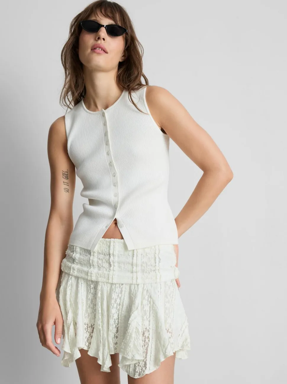 Spitzen-Minirock mit Rüschen