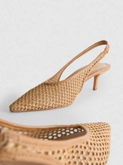 Spitze Pumps aus gewebtem Netzstoff