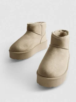 Stiefeletten mit großer Sohle