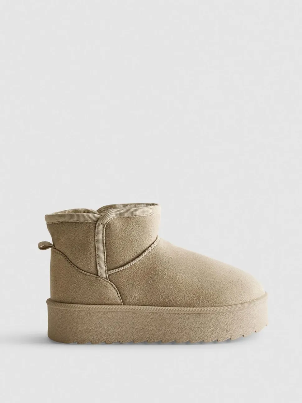 Stiefeletten mit großer Sohle