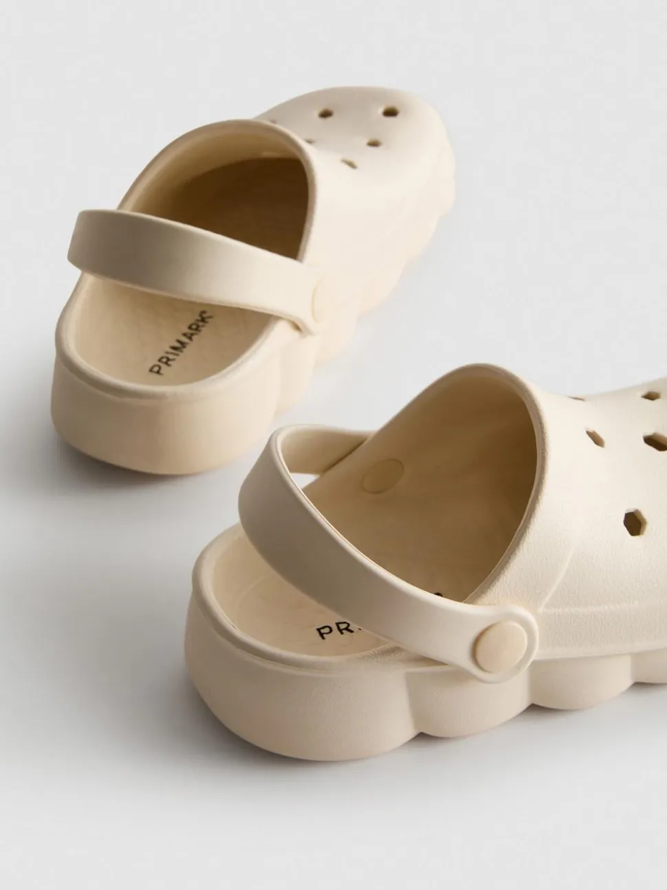 Strand-Clogs mit Fersenriemen
