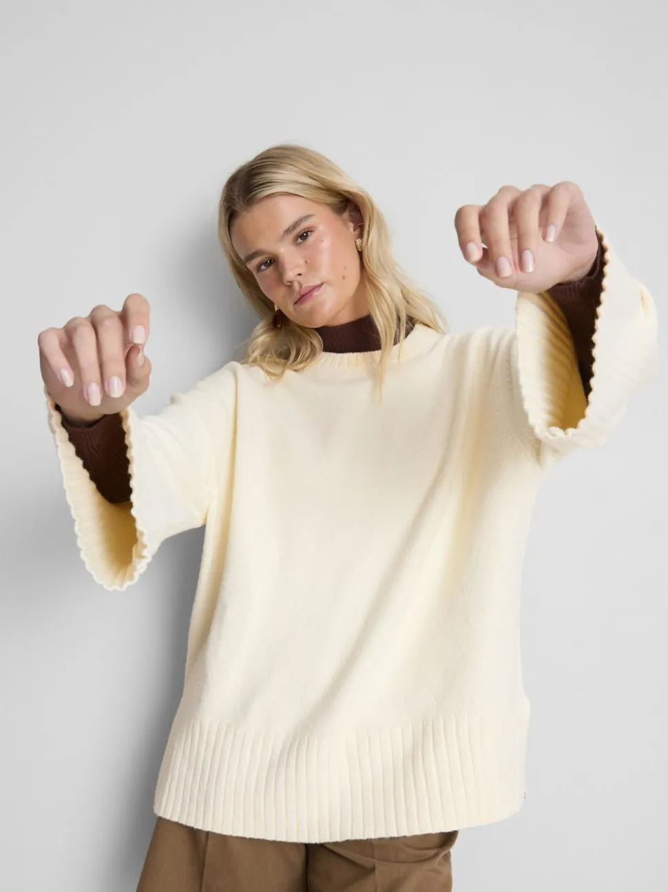 Strickpullover mit weiten Ärmeln